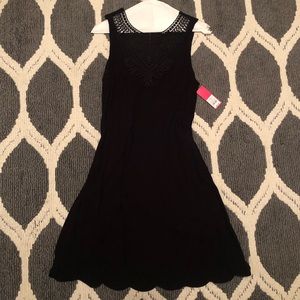 Black sleeveless dress